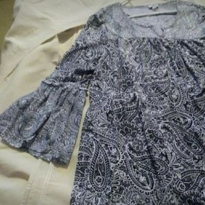 2x Black and white, Long sleeve bell look